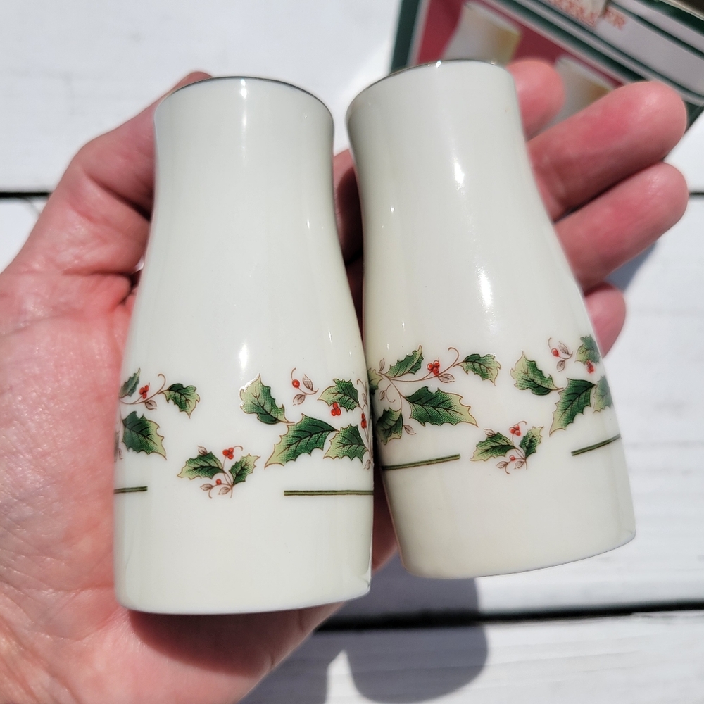 Porcelain Salt & Pepper Shakers Made in Japan Floral Design Holly & Berry ~ NIB